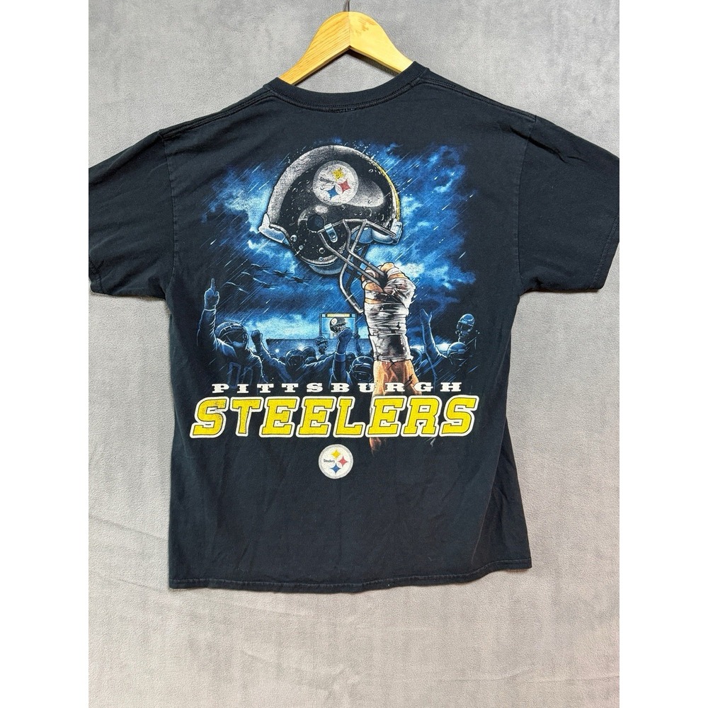 VTG Men's Pittsburgh Steelers Big Helmet Logo Graphic Black Shirt Size Large NFL